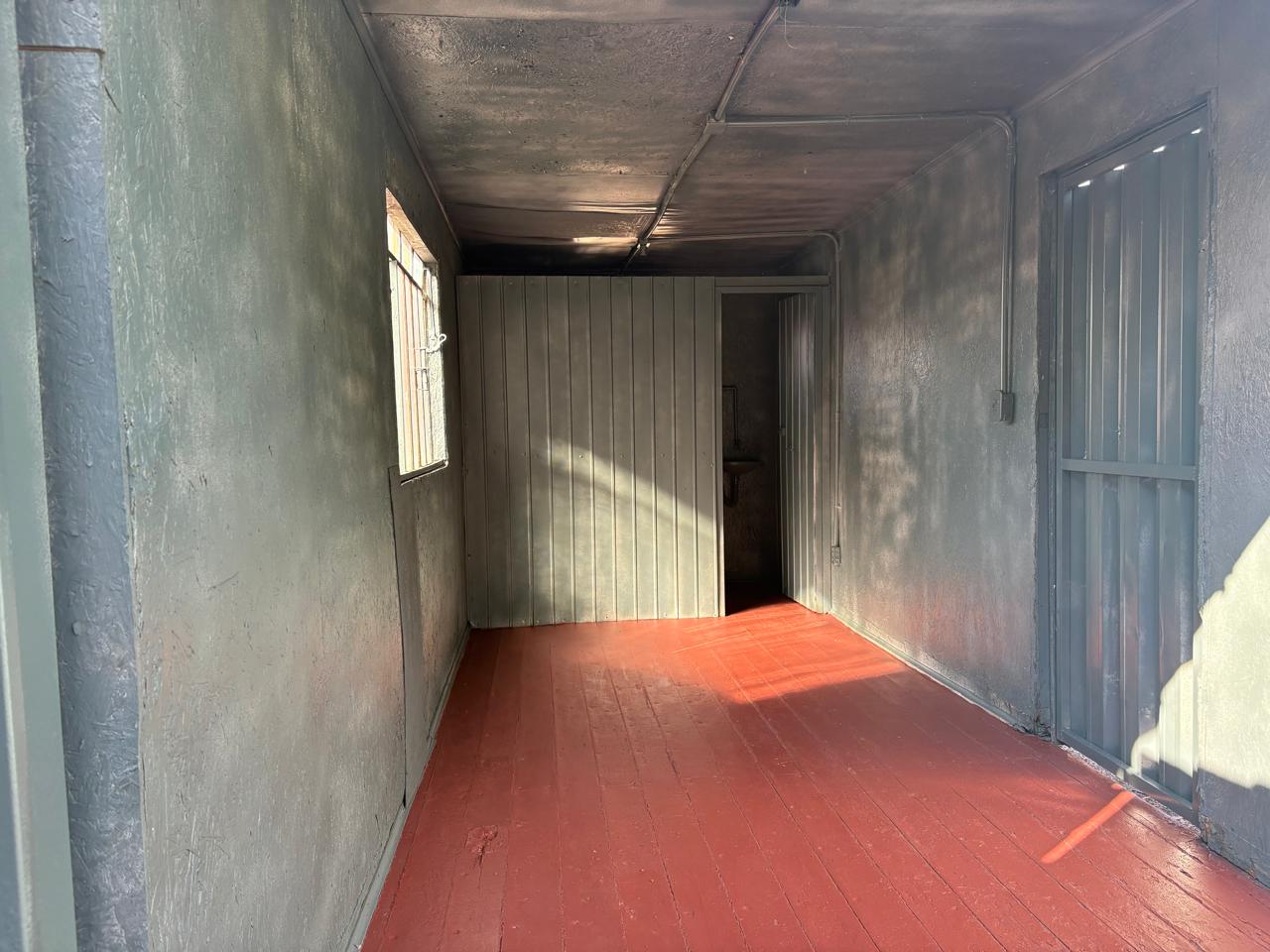 CONTAINER 6 METROS dentro