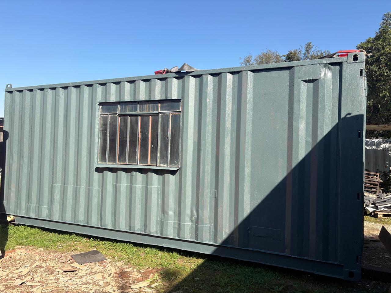 CONTAINER 6 METROS dentro