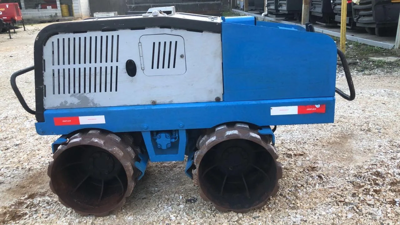 ROLO COMPACTADOR PÉ DE CARNEIRO TRC86 lado 2