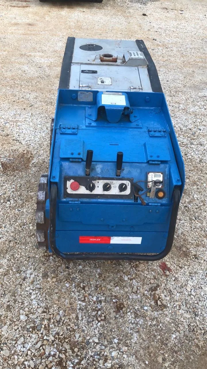 ROLO COMPACTADOR PÉ DE CARNEIRO TRC86 trazeira